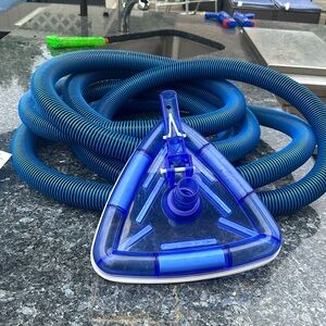 Pool hose and triangle brush